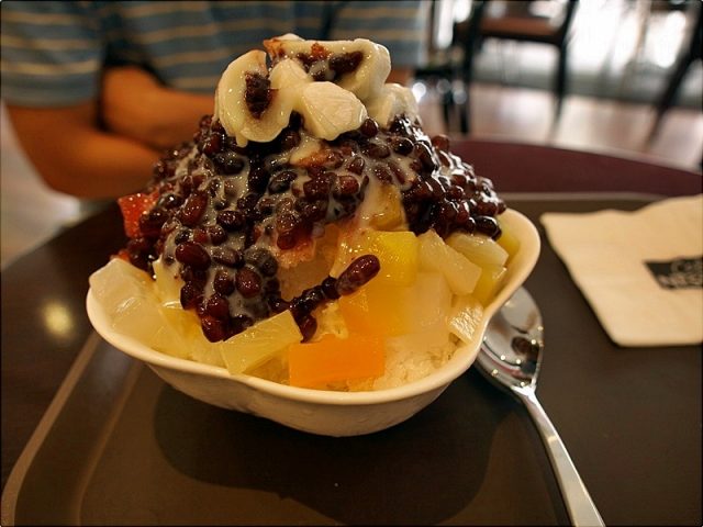 Korean_shaved_ice-Patbingsu-10B