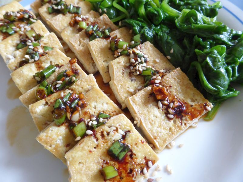 tofu in padella con salsa piccante