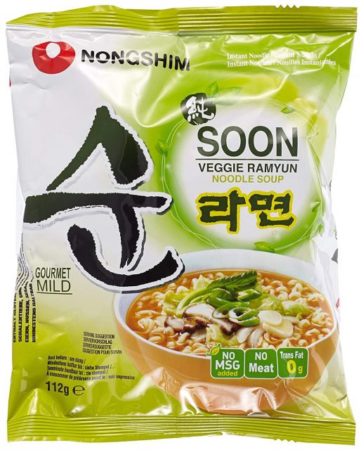 Noodles Istantanei Coreani Con Kimchi E Uova Immagine Stock - Immagine di  verde, cipolla: 155921693